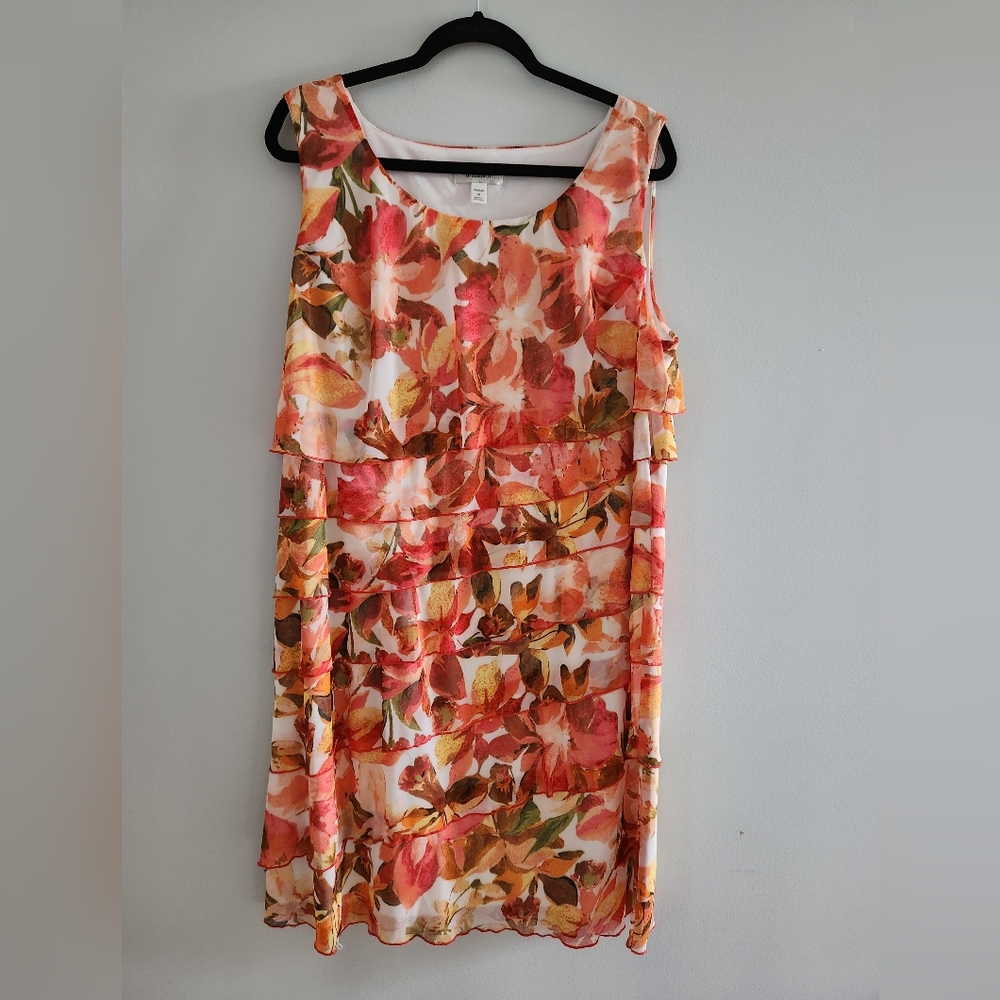 (4 For $20) Dress Barn Peplin Layer Dress.   Floral pattern.  Size 18.  EUC
